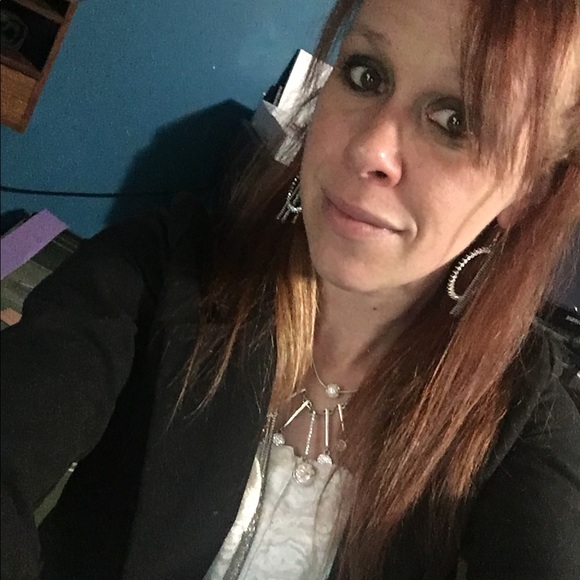 Meet your Posher, Nancy - Picture 1 of 8